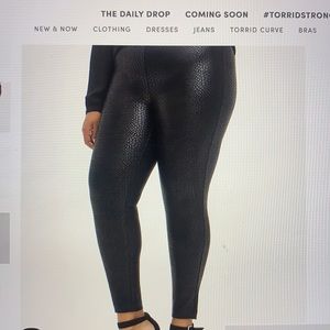 Torrid crocodile print premium leggings-size 1